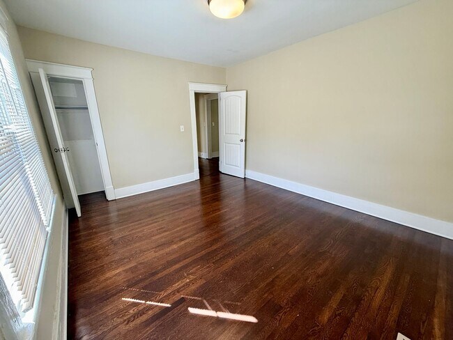 Building Photo - Gorgeous 2 BR bungalow in the newly hip 37...