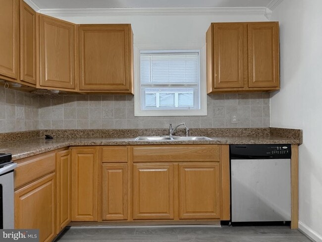 Building Photo - 35972 Washington Ave