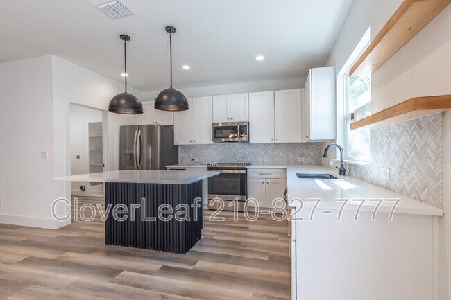 Building Photo - 1934 Lamar St