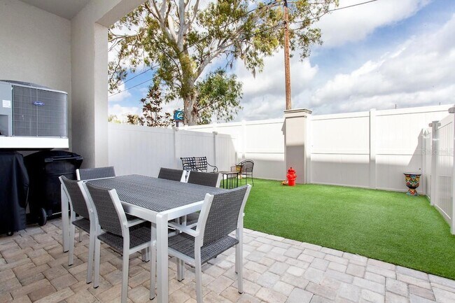 Building Photo - 1273 Savona Dr