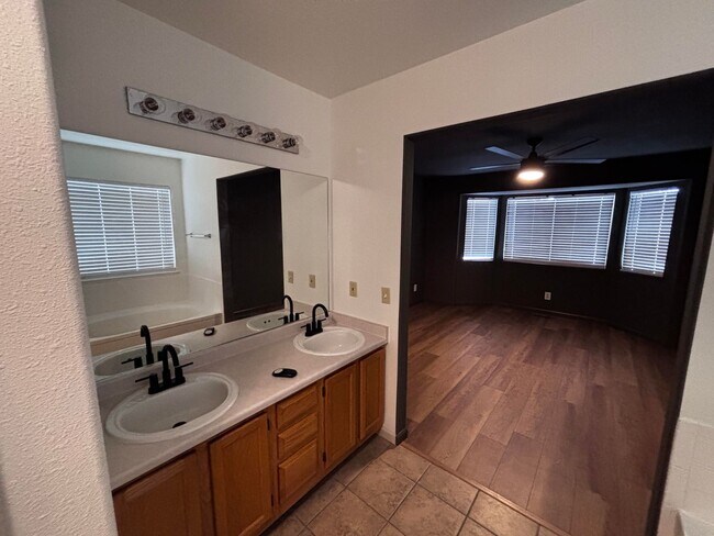 Building Photo - 5941 Corinth Dr