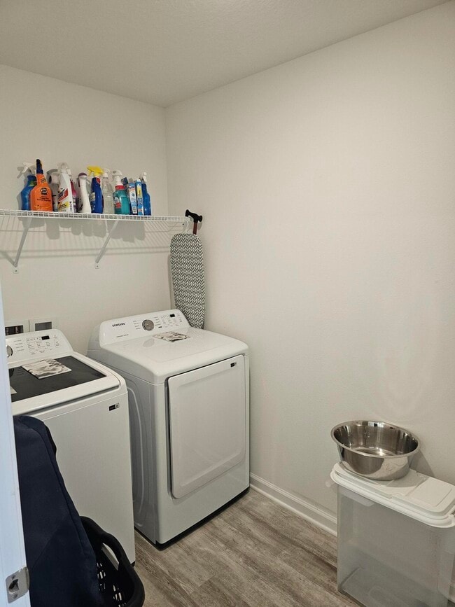 Building Photo - 410 Sweet Blossom Bend