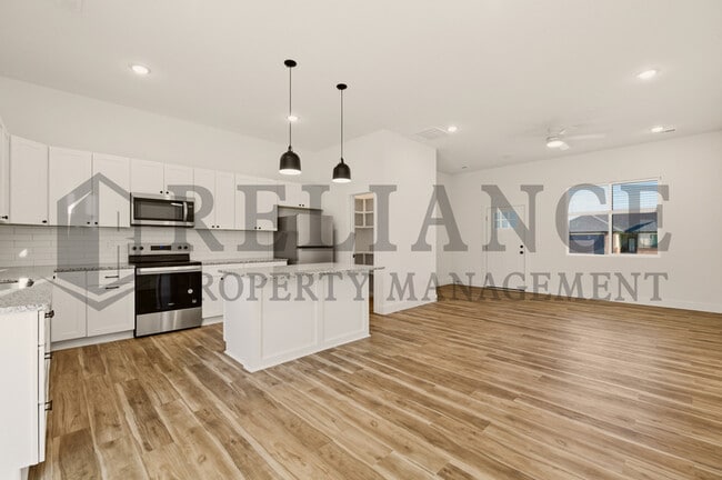 Building Photo - 731 Elmwood St