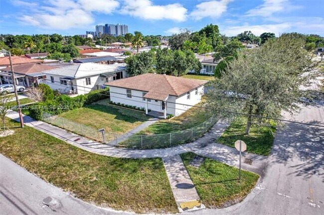 Building Photo - 6540 SW 4th St