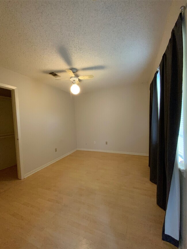 Building Photo - 5027 Kleinway Dr