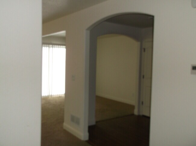 Primary Photo - 3 BED 2.5 BATH SADDLE RIDGE TOWNHOUSE