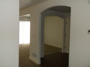 Building Photo - 3 BED 2.5 BATH SADDLE RIDGE TOWNHOUSE