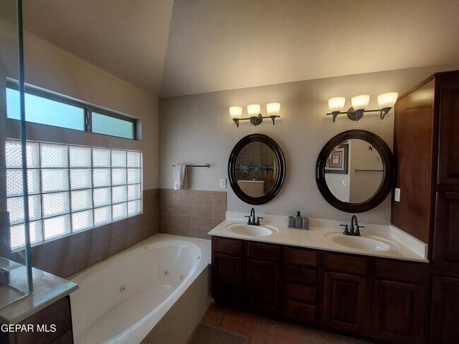Building Photo - 14021 Highweed Dr