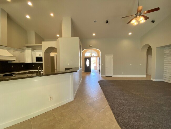 Building Photo - CALVADA VALLEY U.1 - Oakleaf Avenue