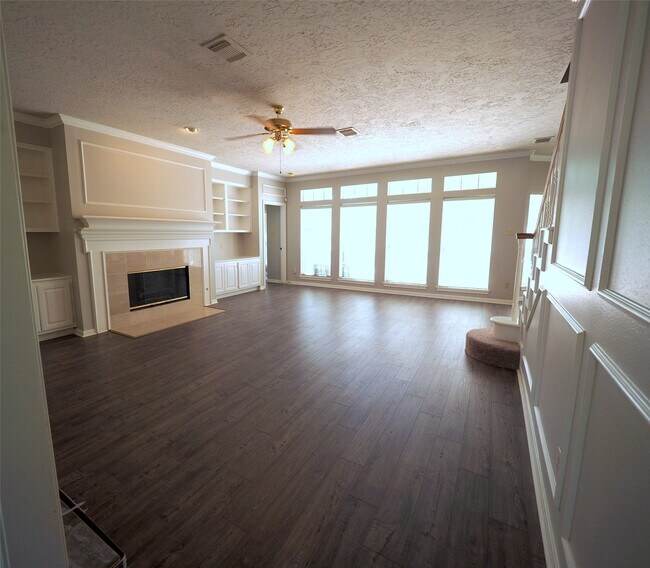 Building Photo - 15122 Greenleaf Ln