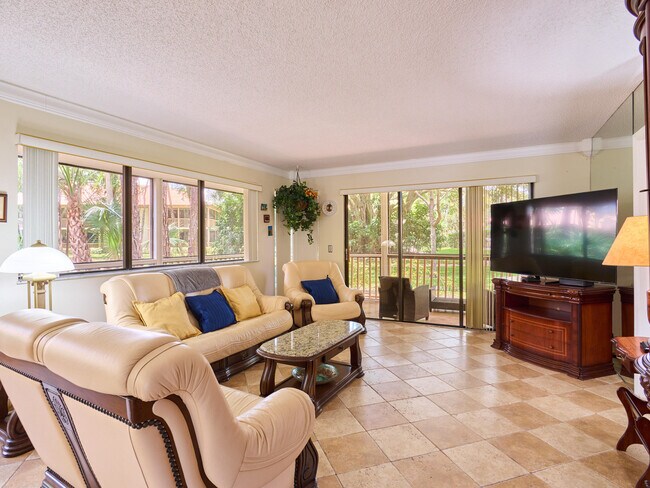 Building Photo - 563 Brackenwood Pl