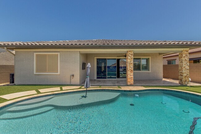Building Photo - Beautiful 3 bedroom with pool in Cantamia!