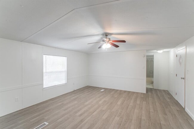 Building Photo - 9140 Sharyn Dr