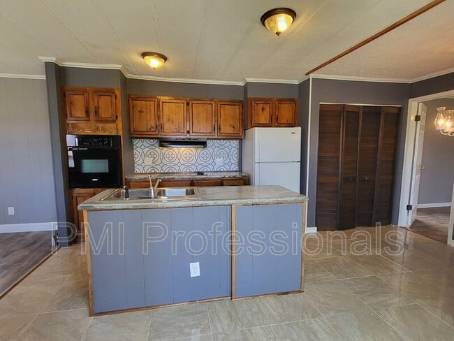 Building Photo - 925 Cranor Rd