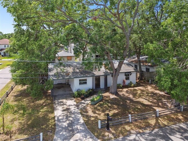 Building Photo - 3202 W Coachman Ave
