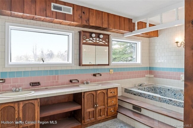 Building Photo - 378 Broadway