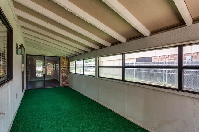 Building Photo - COMING SOON - FANTASTIC NORTH BEDFORD LOCATION