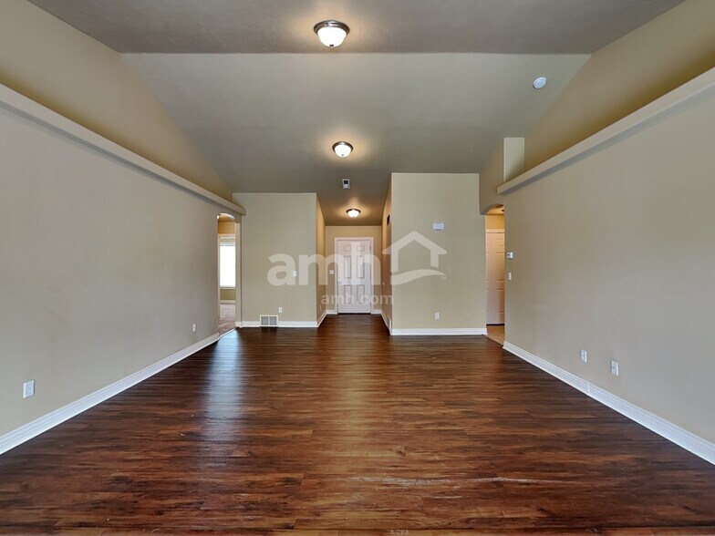 Building Photo - 171 Century Dr