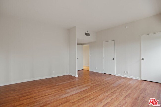 Building Photo - 10445 Wilshire Blvd