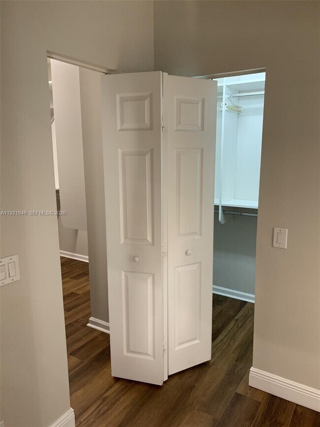 Building Photo - 2518 Bay Pointe Ct