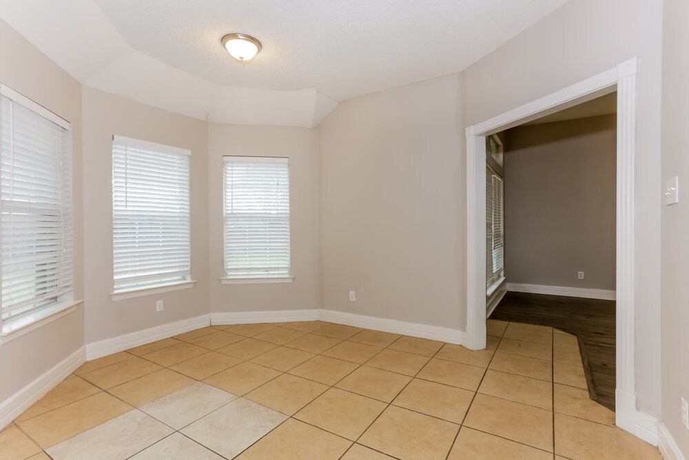 Building Photo - 724 Nicole Dr