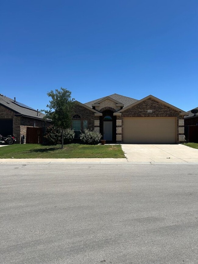 Building Photo - Beautiful 3-Bedroom Home with Den and Fire...