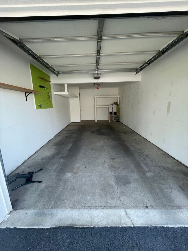 Building Photo - Modern 2 Bed, 1 Bath Condo near Dishman Hills!