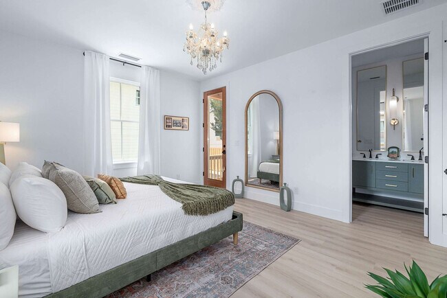 Building Photo - 30 W Castillo Dr