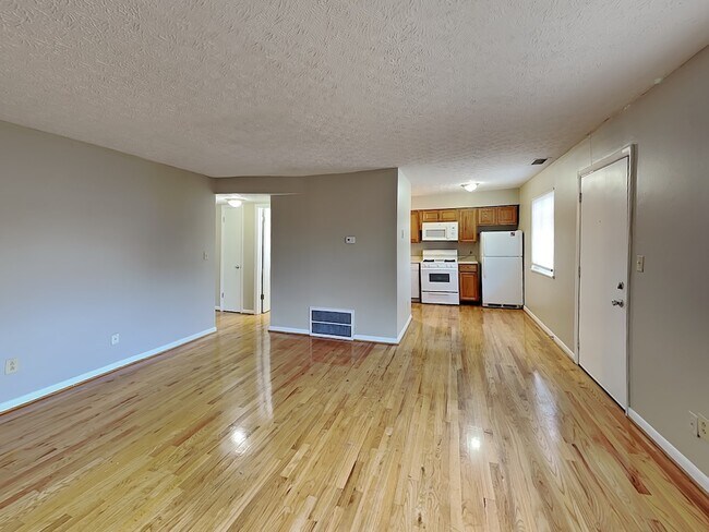 Building Photo - 350 E 12th Ave