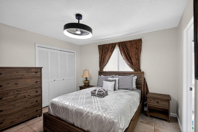 Building Photo - 168 Thornton Dr