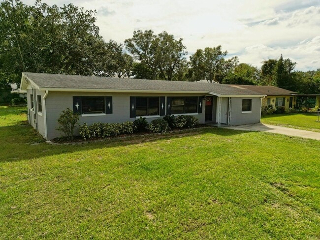 Building Photo - 4 bed 2 bath home