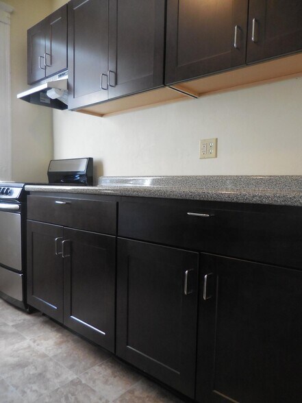 Building Photo - 165 Kelton St