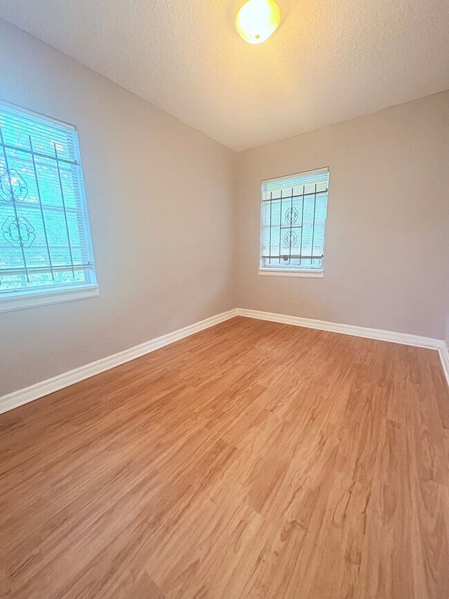 Building Photo - Affordable City living