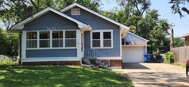 Building Photo - Beautiful home with attached garage and great yard!