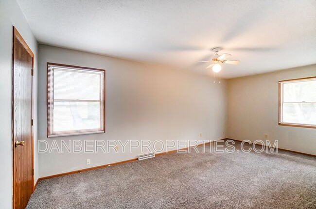 Building Photo - 3162 Kylemore Rd