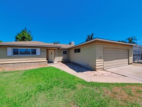 Building Photo - Amazing 3 Bedroom Home Near Cedar and Gett...