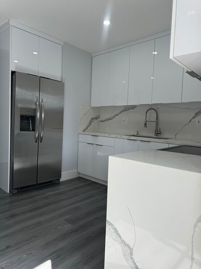 Building Photo - 1230 NW 70th St