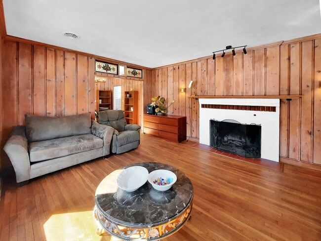 Building Photo - Spacious 4BR Rancher w/ Separate Basement space & Accessible Features – Sudbrook Park