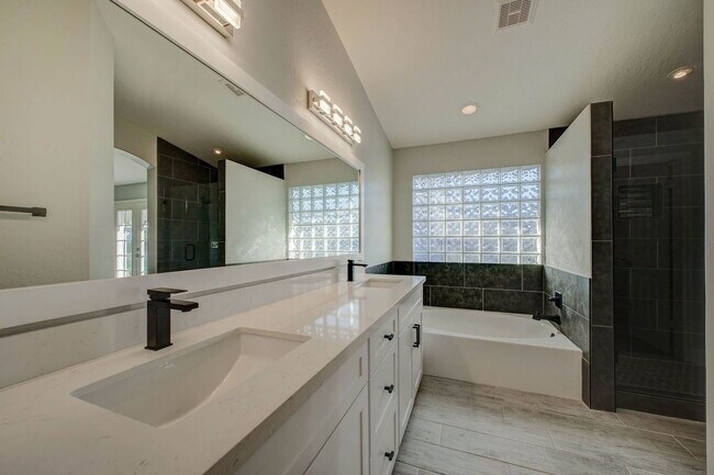 Building Photo - 8940 E Palm Ridge Dr