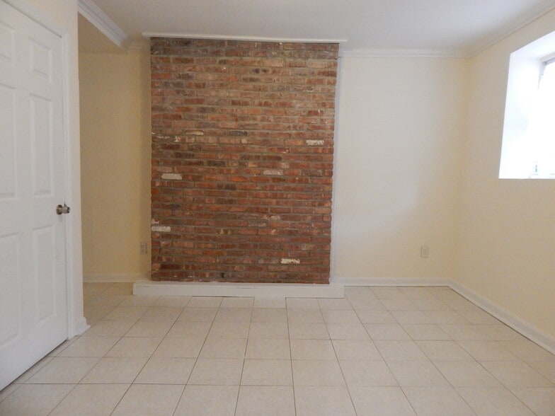 Building Photo - 135 Sussex St