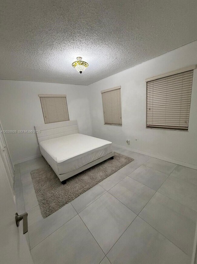 Building Photo - 3600 SW 26th St