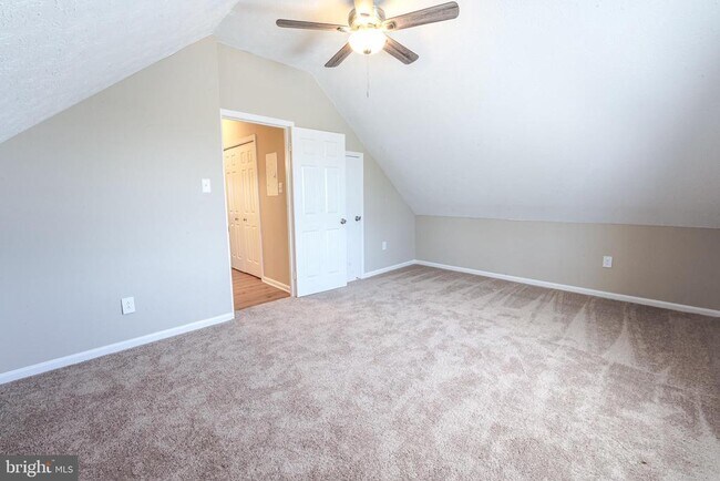 Building Photo - 3105 Shawnee Dr