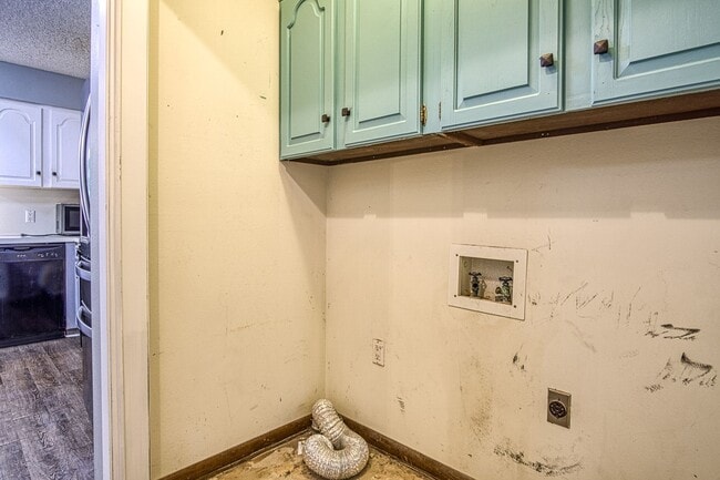 Building Photo - Lake DeSoto Area | Home |Unfurnished