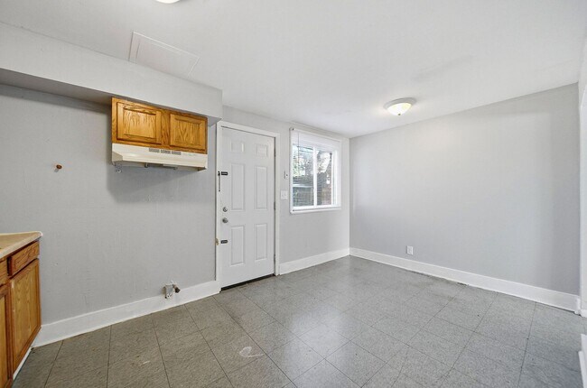 Building Photo - 2301 Jefferson Ave