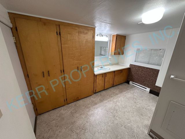 Building Photo - 6015 SE Hosner Rd