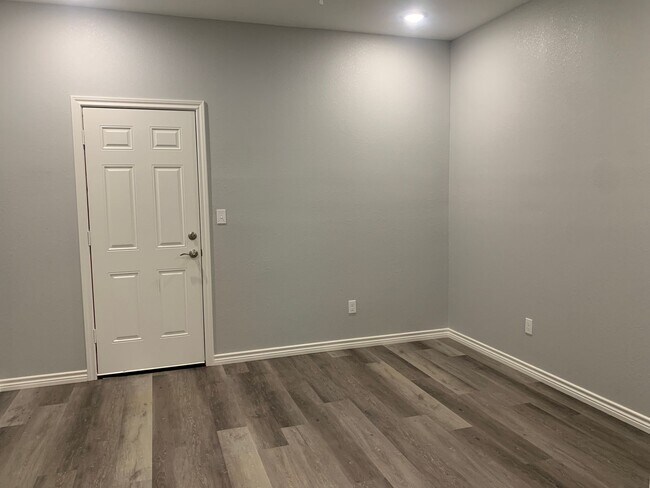 Building Photo - Brand New 1-BD OCTOBER SPECIALS!
