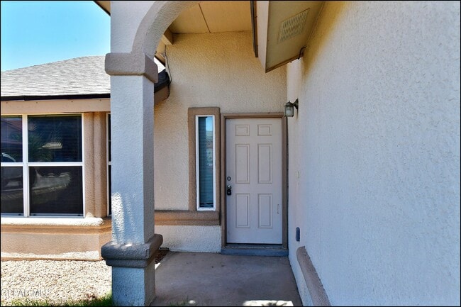 Building Photo - 804 Margarita St