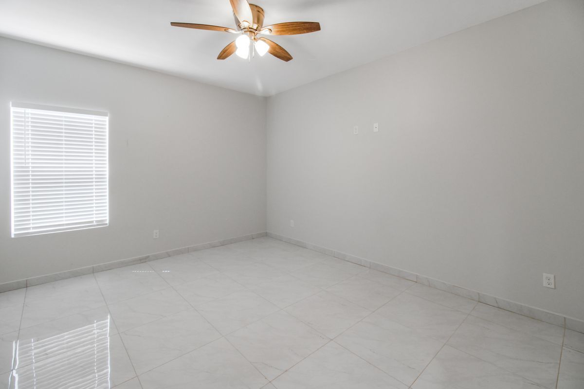 Building Photo - 1413 N Inspiration Blvd