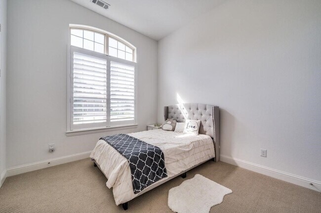 Building Photo - 3970 Sweet Clover Dr