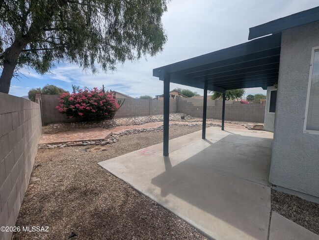 Building Photo - 7835 S Lennox Ln
